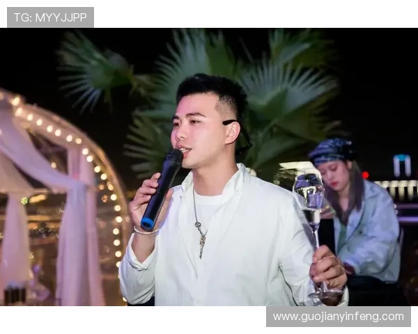 足球明星同款香槟杯子让你在派对中尽显奢华与品味的完美选择