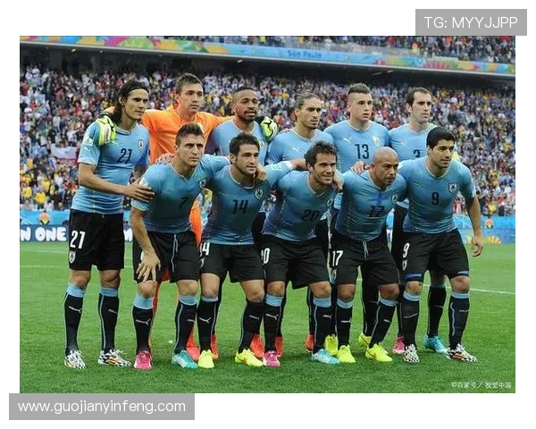 足球明星同框对比揭示不同风格与技艺的碰撞与融合