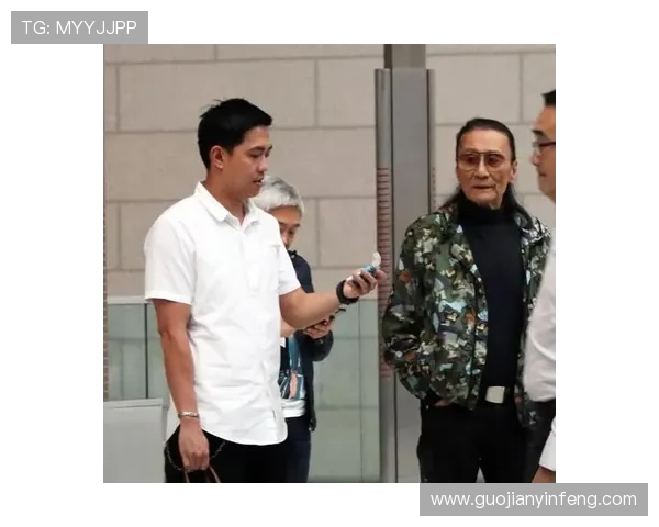 足球明星品茶时刻展现优雅风范与运动激情的完美结合