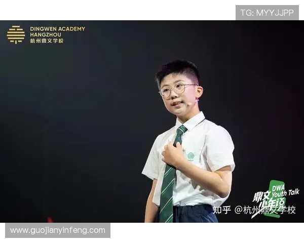 足球明星告别演说:回顾辉煌岁月与未来展望的感人致辞 足球明星告别演说:回顾辉煌岁月与未来展望的感人致辞